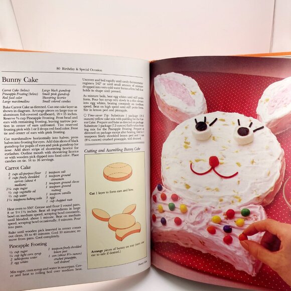 VINTAGE Betty Crocker's Cake Decorating cookbook ~ 1980s how-to dessert book - Picture 12 of 16
